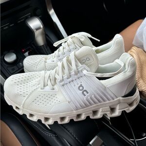 women’s on cloud swift size 7 -never worn